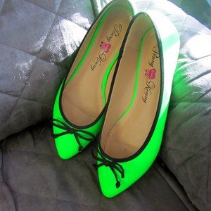 Penny Loves Kenny Green Flats - size 9 - EUC